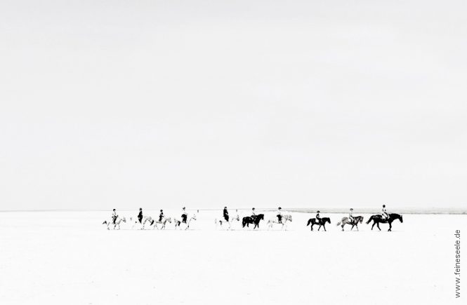 Mit anderen vergleichen - Reiter am Strand